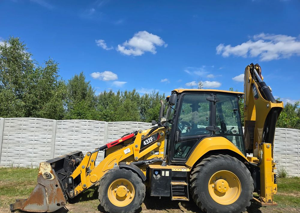 Caterpillar - Kotrórakodó: 5 kép. Caterpillar - Kotrórakodó: 5 kép.