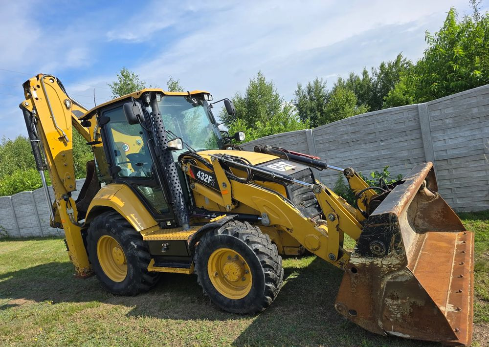 Caterpillar - Kotrórakodó: 2 kép. Caterpillar - Kotrórakodó: 2 kép.