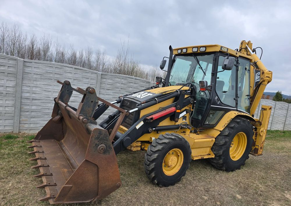 Caterpillar - Kotrórakodó: 1 kép. Caterpillar - Kotrórakodó: 1 kép.