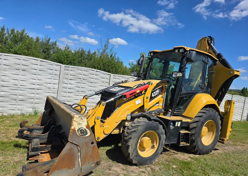 Caterpillar - Kotrórakodó: 1 kép. Caterpillar - Kotrórakodó: 1 kép.