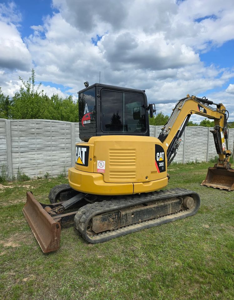 Caterpillar - Lánctalpas kotró: 1 kép. Caterpillar - Lánctalpas kotró: 1 kép.