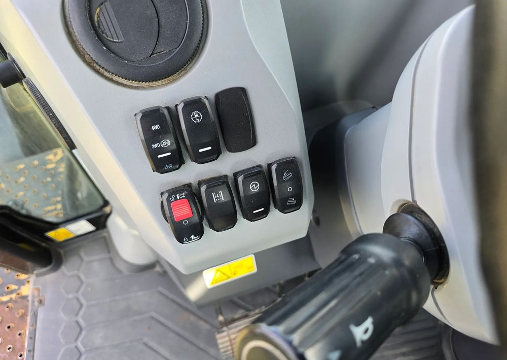 Caterpillar - Kotrórakodó: 5 kép. Caterpillar - Kotrórakodó: 5 kép.