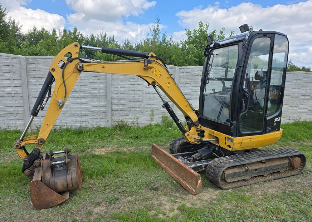 Caterpillar - Minikotró: 2 kép. Caterpillar - Minikotró: 2 kép.