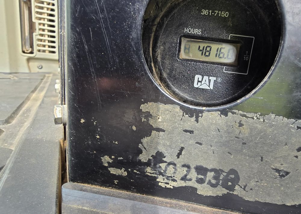 Caterpillar - Lánctalpas kotró: 4 kép. Caterpillar - Lánctalpas kotró: 4 kép.