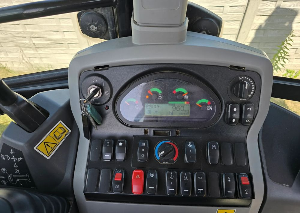 Caterpillar - Kotrórakodó: 4 kép. Caterpillar - Kotrórakodó: 4 kép.