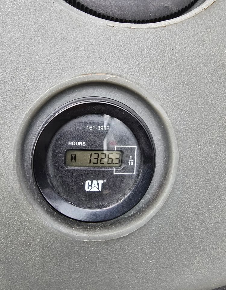 Caterpillar - Kotrórakodó: 3 kép. Caterpillar - Kotrórakodó: 3 kép.