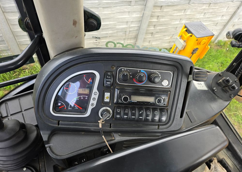 JCB - Kotrórakodó: 4 kép. JCB - Kotrórakodó: 4 kép.