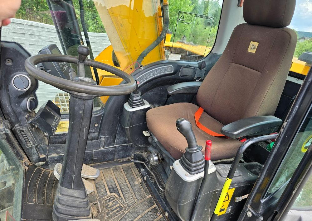 JCB - Gumikerekes kotró: 3 kép. JCB - Gumikerekes kotró: 3 kép.