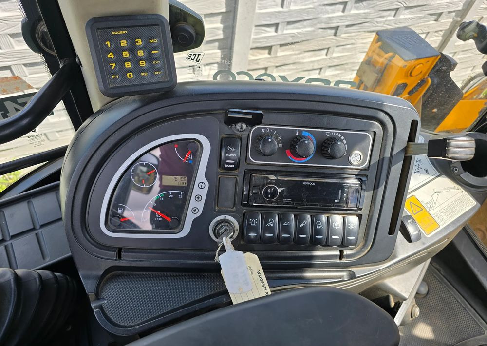 JCB - Kotrórakodó: 4 kép. JCB - Kotrórakodó: 4 kép.