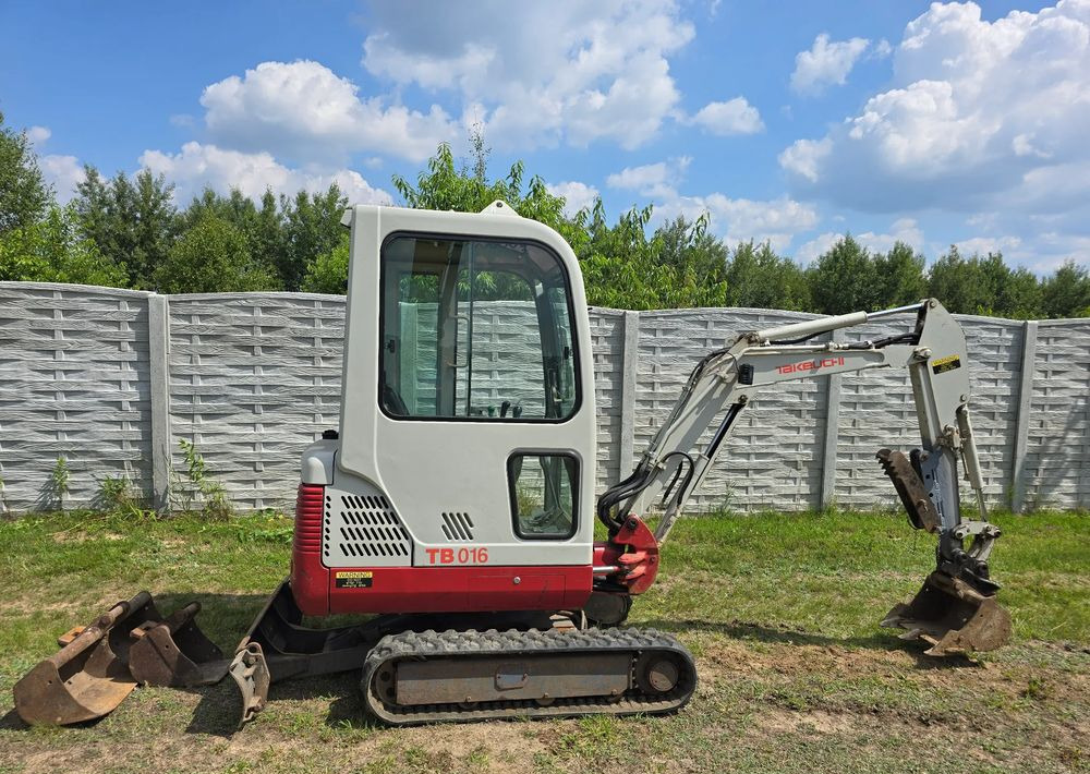 Takeuchi - Minikotró: 5 kép. Takeuchi - Minikotró: 5 kép.