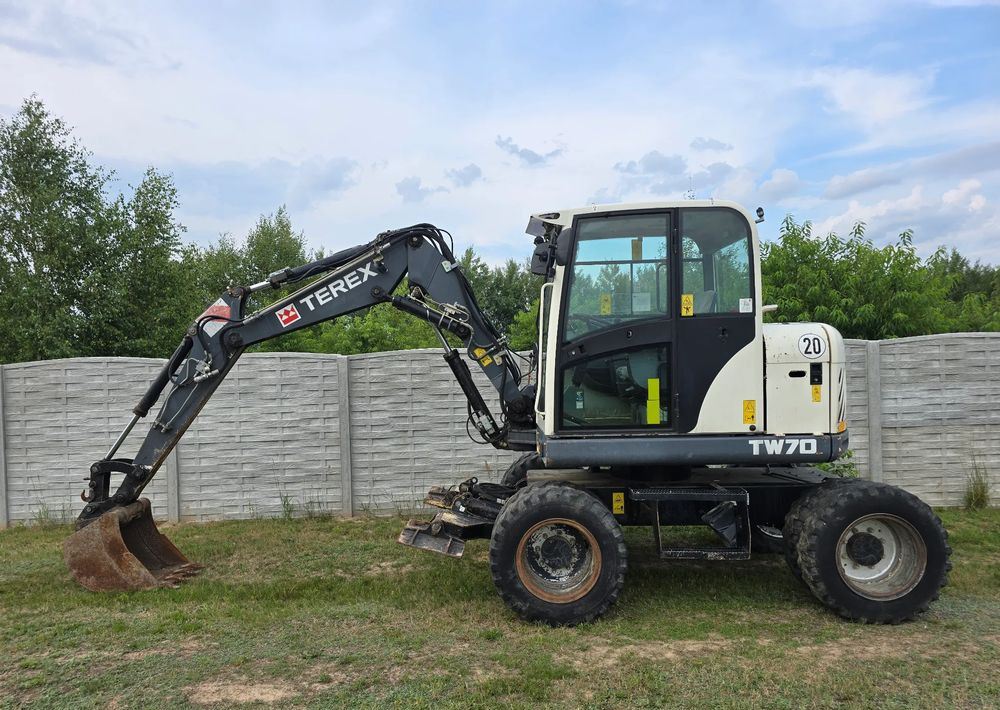 Terex - Gumikerekes kotró: 3 kép. Terex - Gumikerekes kotró: 3 kép.