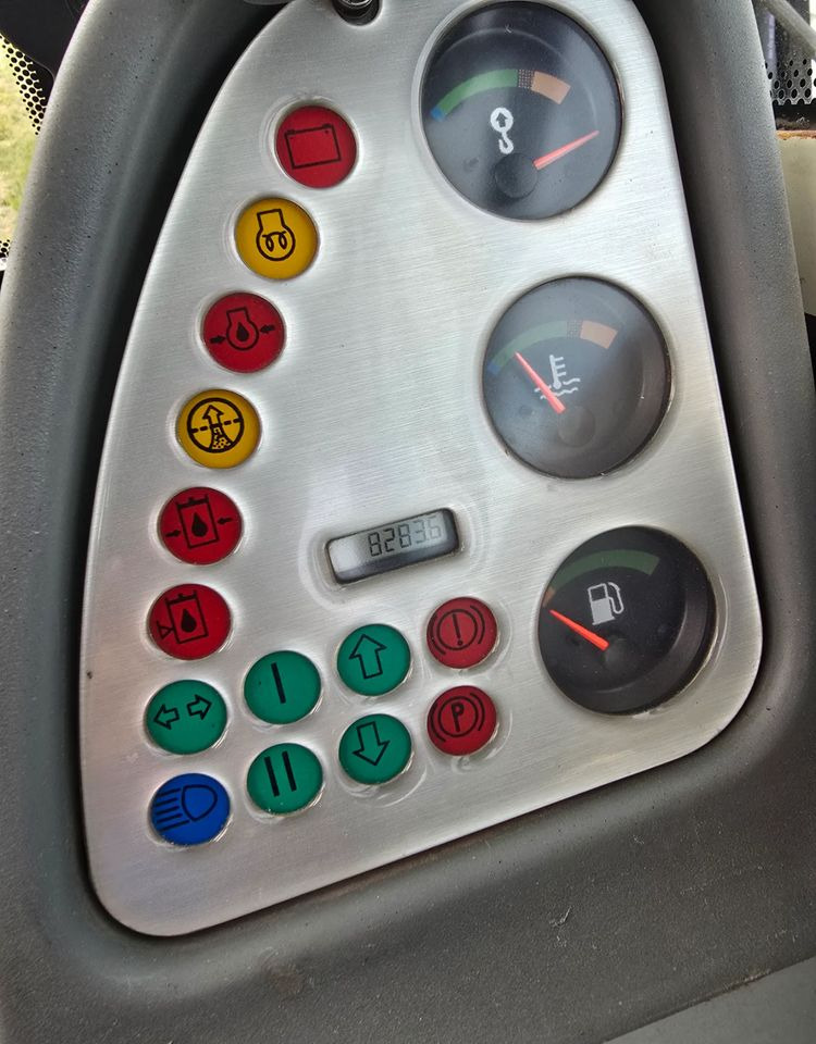 Terex - Gumikerekes kotró: 4 kép. Terex - Gumikerekes kotró: 4 kép.