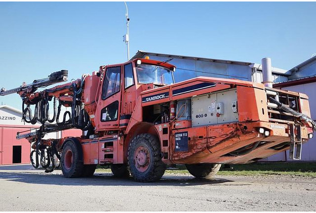 Tamrock AXERA T12 DATA-3.15 - Fúrógép: 1 kép. Tamrock AXERA T12 DATA-3.15 - Fúrógép: 1 kép.
