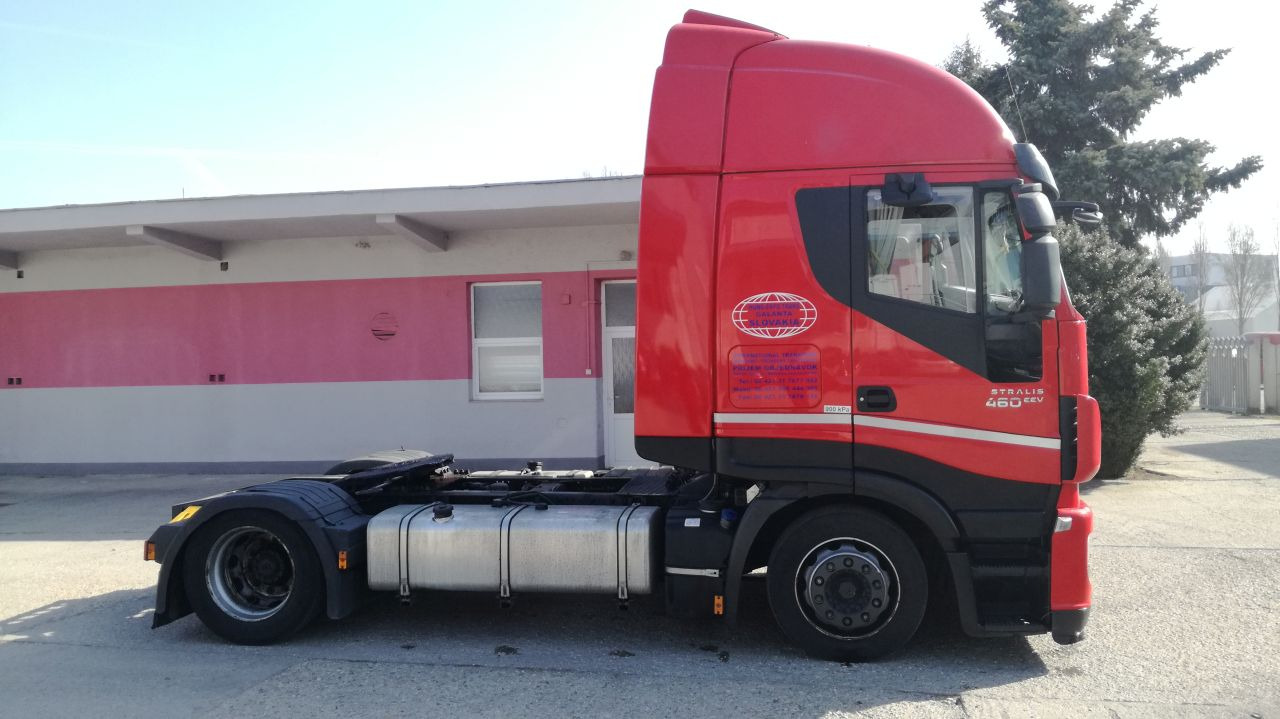 IVECO AS440T/FP-LT - Nyergesvontató: 2 kép. IVECO AS440T/FP-LT - Nyergesvontató: 2 kép.