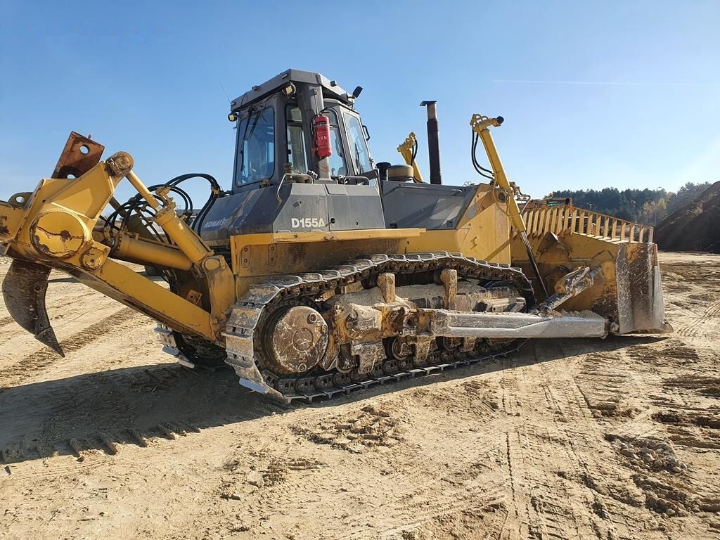 Komatsu D155 - Buldózer: 1 kép. Komatsu D155 - Buldózer: 1 kép.