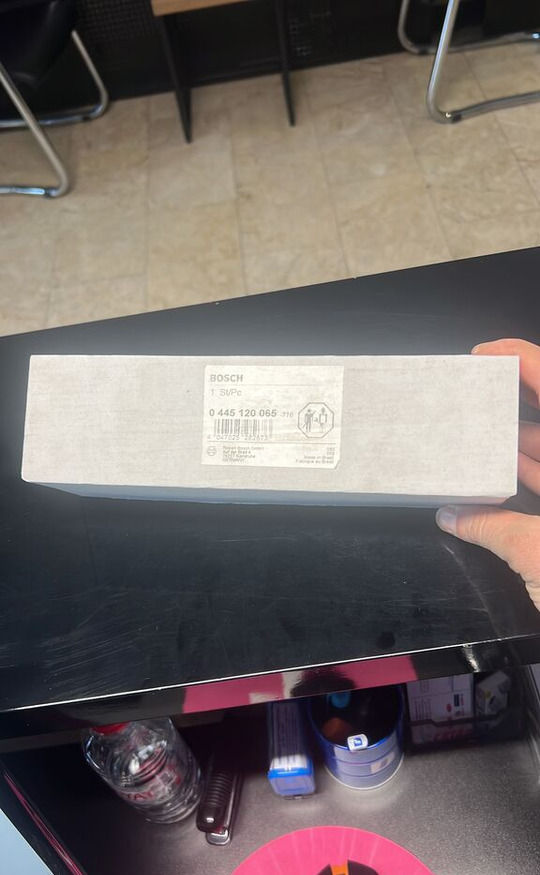 Bosch 2008-2024   Deutz 2012-2024 truck - Befecskendező szelep - Teherautó: 2 kép. Bosch 2008-2024   Deutz 2012-2024 truck - Befecskendező szelep - Teherautó: 2 kép.
