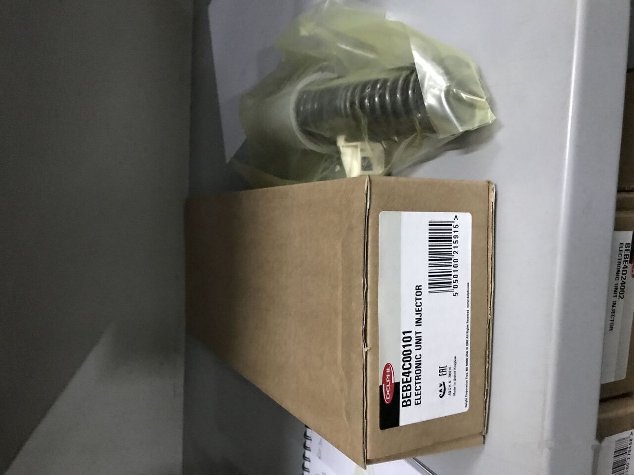 Delphi 2018 20430583 Volvo VOLVO FH SERİES truck - Befecskendező szelep - Teherautó: 3 kép. Delphi 2018 20430583 Volvo VOLVO FH SERİES truck - Befecskendező szelep - Teherautó: 3 kép.