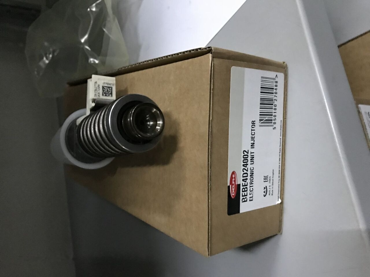 Delphi 2018 BEBE4D24002 Volvo RENAULT-VOLVO truck - Befecskendező szelep - Teherautó: 2 kép. Delphi 2018 BEBE4D24002 Volvo RENAULT-VOLVO truck - Befecskendező szelep - Teherautó: 2 kép.