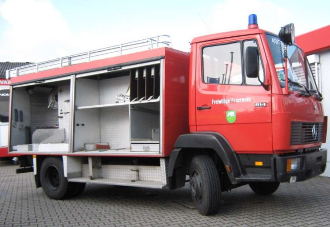 1989 Mercedes-Benz 814 / Redningsbil - Tűzoltóautó: 2 kép. 1989 Mercedes-Benz 814 / Redningsbil - Tűzoltóautó: 2 kép.
