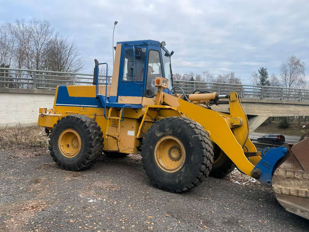 1990 KOMATSU KOMATSU WA320 Hjullaster - Gumikerekes homlokrakodó: 3 kép. 1990 KOMATSU KOMATSU WA320 Hjullaster - Gumikerekes homlokrakodó: 3 kép.