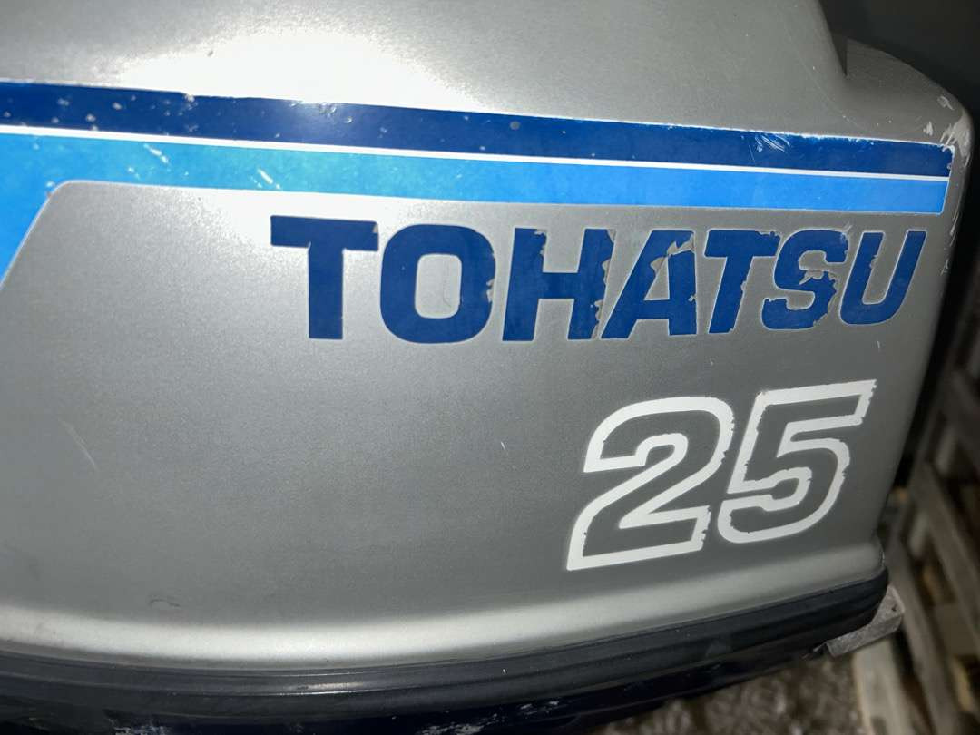 1993 Båtmotor Tohatsu 25 hk - Szerszám/ Felszerelés: 5 kép. 1993 Båtmotor Tohatsu 25 hk - Szerszám/ Felszerelés: 5 kép.