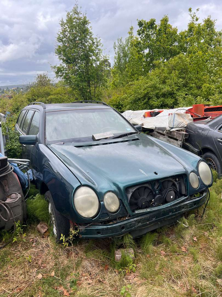 1997 Mercedes-Benz E 280 4 matic Repobjekt - Autó: 1 kép. 1997 Mercedes-Benz E 280 4 matic Repobjekt - Autó: 1 kép.