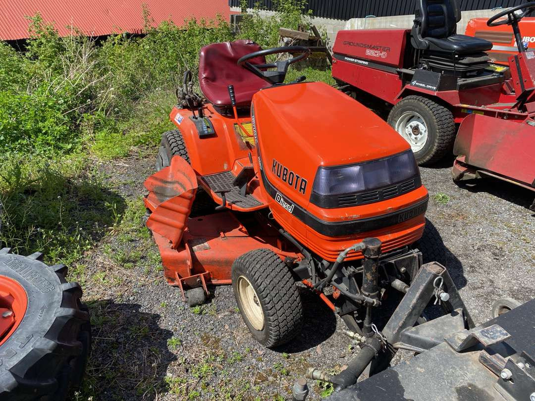 2000 Kubota G1700//Sitteklipper med feier og oppsamler - Kerti fűkasza: 4 kép. 2000 Kubota G1700//Sitteklipper med feier og oppsamler - Kerti fűkasza: 4 kép.