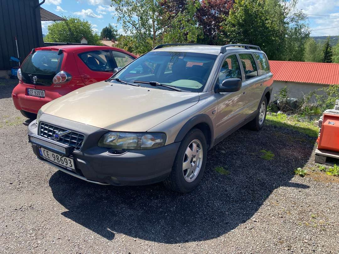 2001 Volvo XC70 EU-GODKJENT (rep.-objekt) - Autó: 1 kép. 2001 Volvo XC70 EU-GODKJENT (rep.-objekt) - Autó: 1 kép.