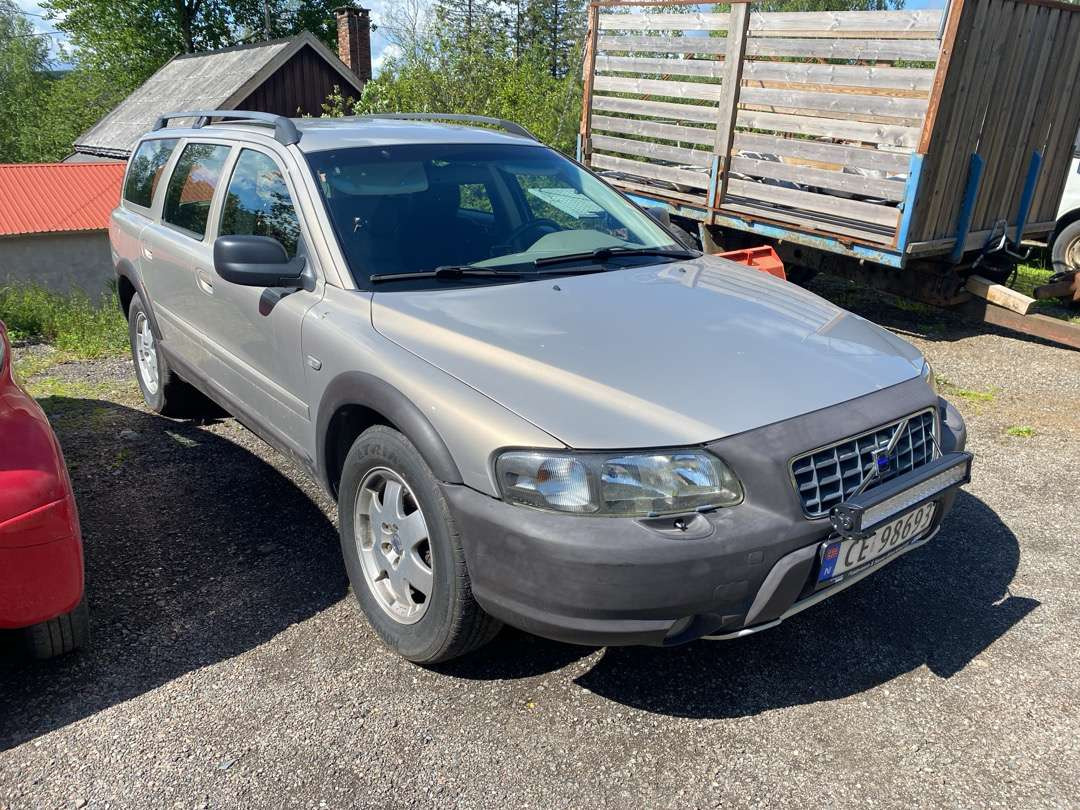 2001 Volvo XC70 EU-GODKJENT (rep.-objekt) - Autó: 2 kép. 2001 Volvo XC70 EU-GODKJENT (rep.-objekt) - Autó: 2 kép.