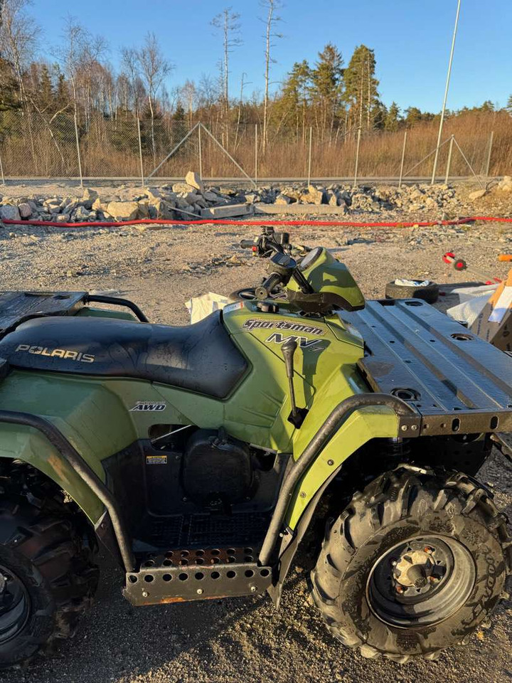 2004 ATV Polaris SPORTSMAN MV 700 HK (Kun kjørt 144 timer) - Motorszállító utánfutó: 2 kép. 2004 ATV Polaris SPORTSMAN MV 700 HK (Kun kjørt 144 timer) - Motorszállító utánfutó: 2 kép.