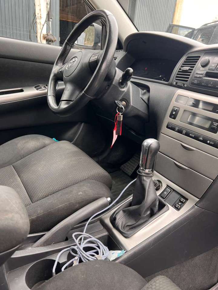 2004 Toyota Corolla 2-dørs - Autó: 5 kép. 2004 Toyota Corolla 2-dørs - Autó: 5 kép.
