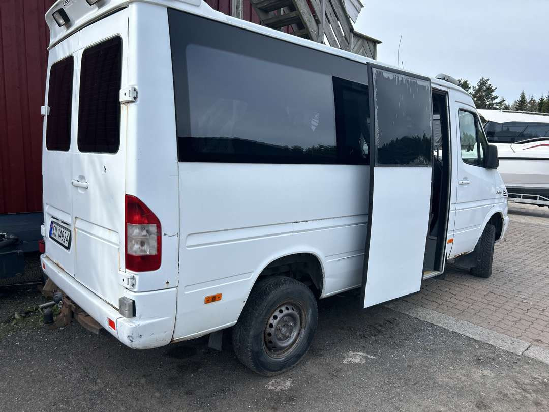 2005 Buss MERCEDES-BENZ 316CDI/35KA 11 seter - Minibusz, Kisbusz: 3 kép. 2005 Buss MERCEDES-BENZ 316CDI/35KA 11 seter - Minibusz, Kisbusz: 3 kép.