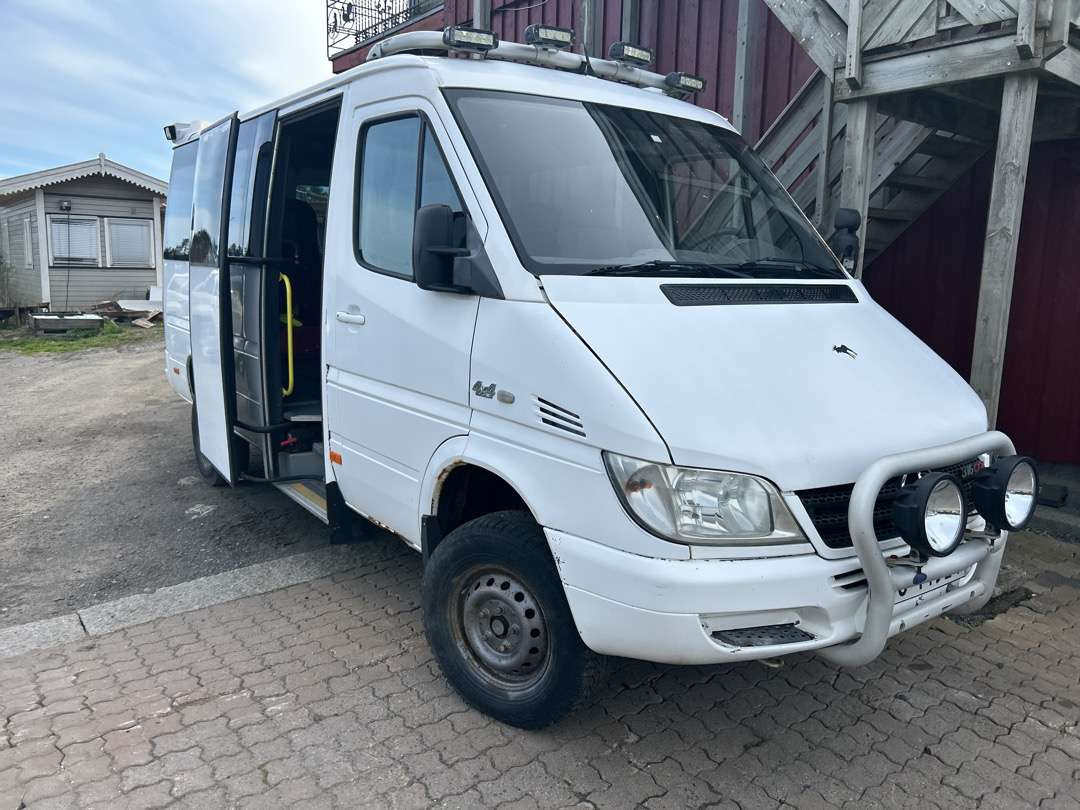 2005 Buss MERCEDES-BENZ 316CDI/35KA 11 seter - Minibusz, Kisbusz: 2 kép. 2005 Buss MERCEDES-BENZ 316CDI/35KA 11 seter - Minibusz, Kisbusz: 2 kép.