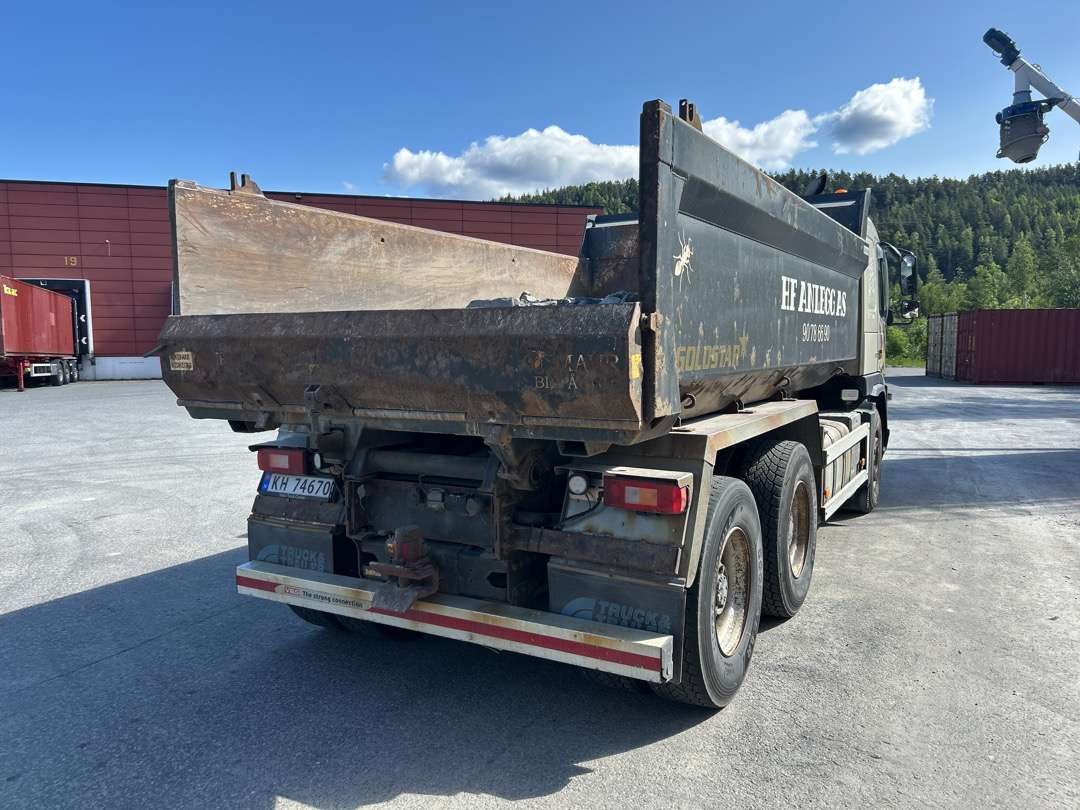 2011 Dumper VOLVO FM 500 Euroklasse 5T - Billenőplatós teherautó: 3 kép. 2011 Dumper VOLVO FM 500 Euroklasse 5T - Billenőplatós teherautó: 3 kép.