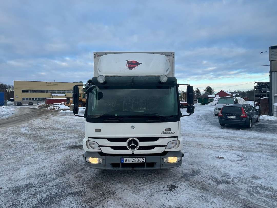 2011 Mercedes-Benz putebil/skapbil EU-godkjent (NY minstepris) - Dobozos felépítményű teherautó: 3 kép. 2011 Mercedes-Benz putebil/skapbil EU-godkjent (NY minstepris) - Dobozos felépítményű teherautó: 3 kép.