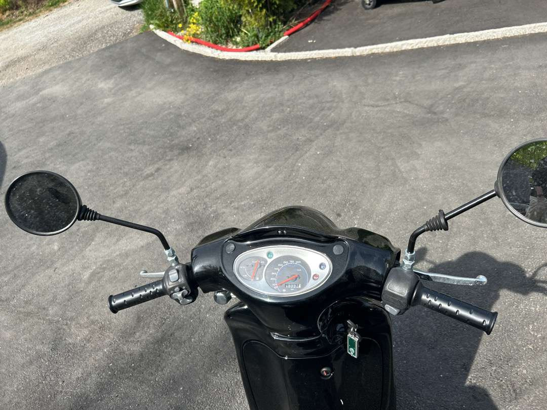2011 Moped APRILIA APRILIA SCARABEO50 2T NERO APR - Motorszállító utánfutó: 5 kép. 2011 Moped APRILIA APRILIA SCARABEO50 2T NERO APR - Motorszállító utánfutó: 5 kép.