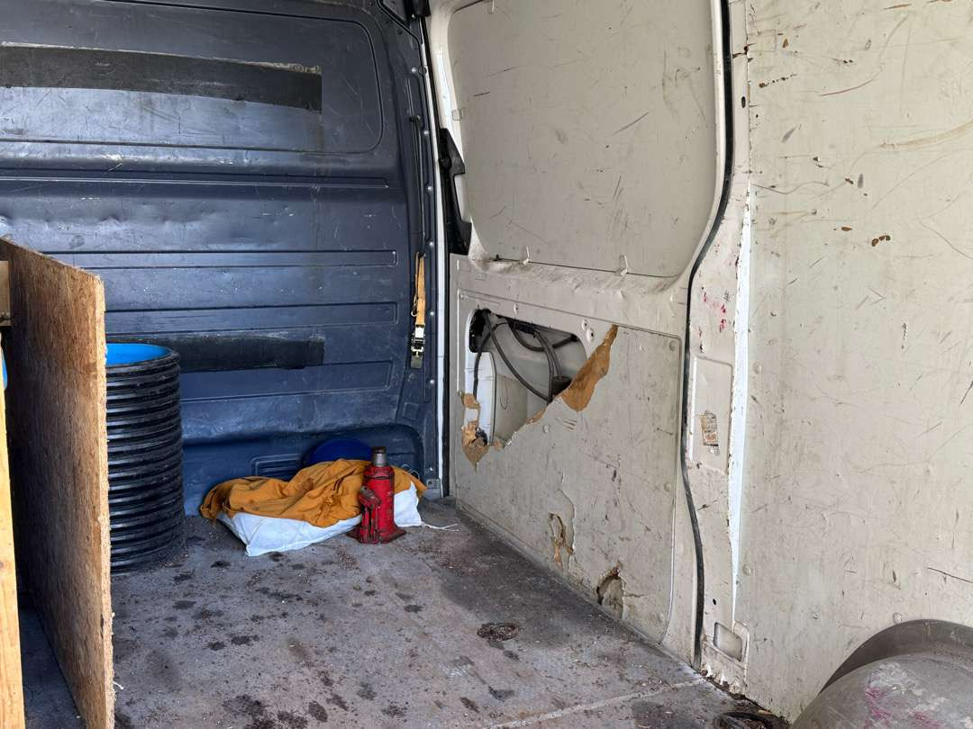 Furgon 2011 Volkswagen Crafter 2.0 TDI / Ny motor: 13 kép.