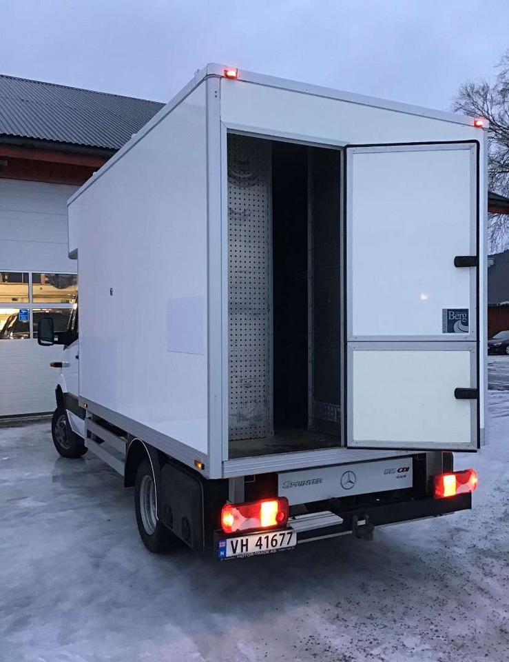 2012 Mercedes-Benz Sprinter EU-GODKJENT SVÆRT LAV KM! - Dobozos felépítményű teherautó: 4 kép. 2012 Mercedes-Benz Sprinter EU-GODKJENT SVÆRT LAV KM! - Dobozos felépítményű teherautó: 4 kép.