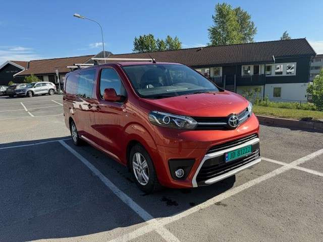 2017 Varebil Toyota Proace Lang utgave (Lav km stand) EU-Godkjent - Furgon: 2 kép. 2017 Varebil Toyota Proace Lang utgave (Lav km stand) EU-Godkjent - Furgon: 2 kép.