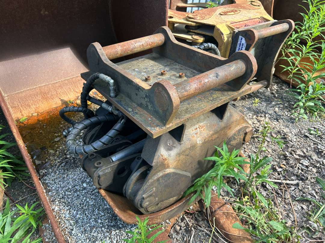 Klype til graver S60 feste - Adapterek - Építőipari gépek: 2 kép. Klype til graver S60 feste - Adapterek - Építőipari gépek: 2 kép.