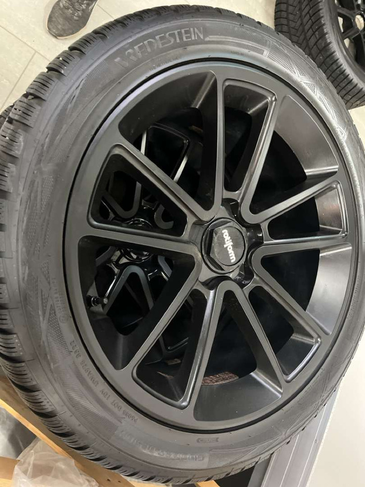 Eksklusive dekk og felger til Mercedes G-Class (G-Wagon) - Szerszám/ Felszerelés: 1 kép. Eksklusive dekk og felger til Mercedes G-Class (G-Wagon) - Szerszám/ Felszerelés: 1 kép.