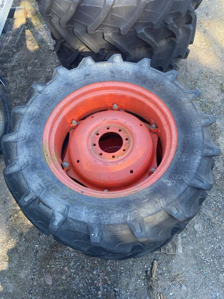 2stk Trelleborg TM700 på felg - Mezőgazdasági gépek: 1 kép. 2stk Trelleborg TM700 på felg - Mezőgazdasági gépek: 1 kép.