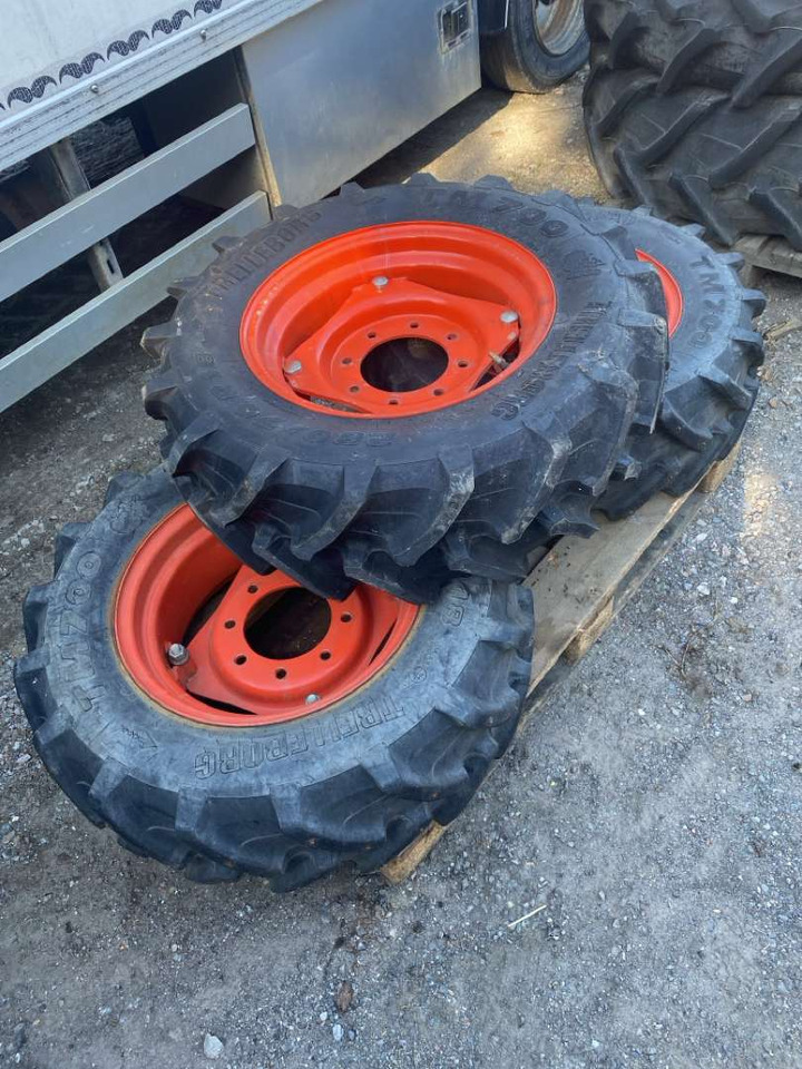 3stk Trelleborg TM700 på felg - Mezőgazdasági gépek: 1 kép. 3stk Trelleborg TM700 på felg - Mezőgazdasági gépek: 1 kép.