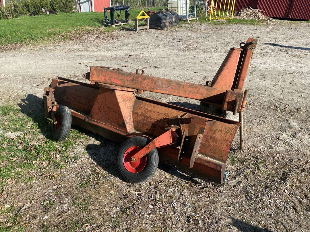 Helt og fint brøyteskjær - Mezőgazdasági gépek: 3 kép. Helt og fint brøyteskjær - Mezőgazdasági gépek: 3 kép.