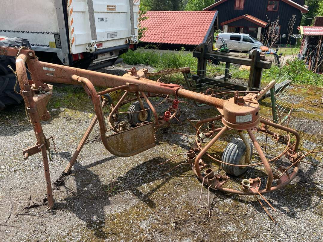 PZ Zweegers Haybob 300 Kombi rive - Szénaforgató: 2 kép. PZ Zweegers Haybob 300 Kombi rive - Szénaforgató: 2 kép.