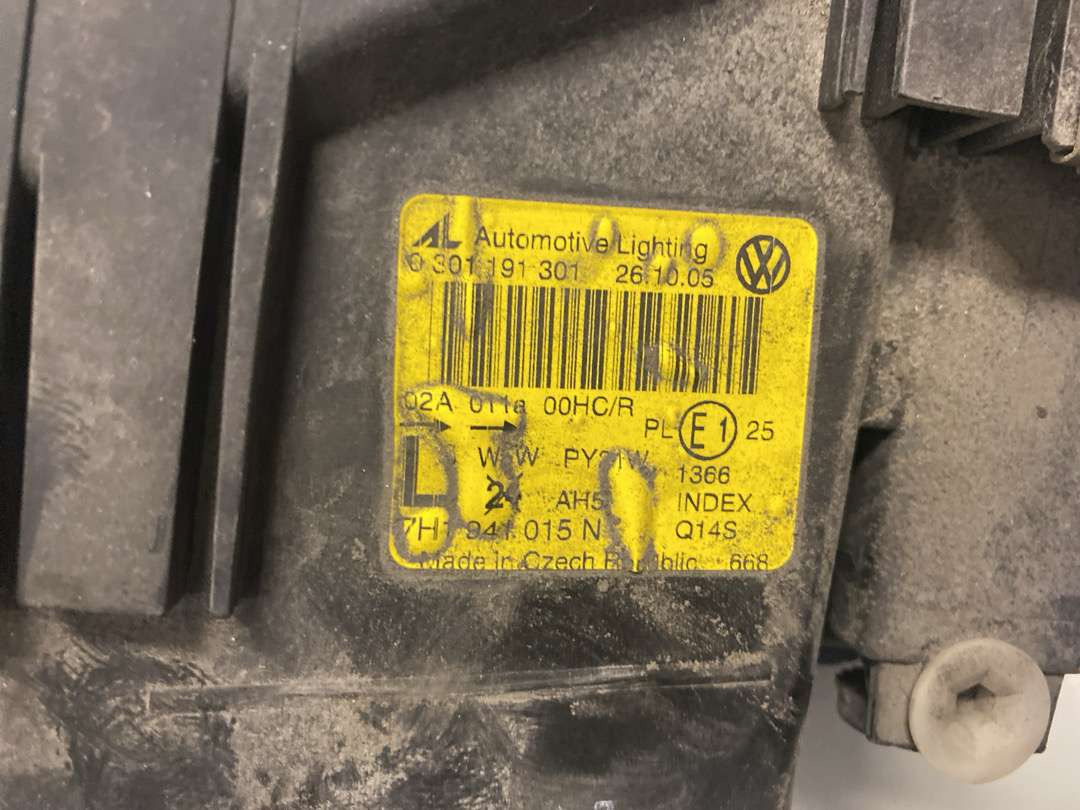 VW Transporter frontlykter - Szerszám/ Felszerelés: 3 kép. VW Transporter frontlykter - Szerszám/ Felszerelés: 3 kép.