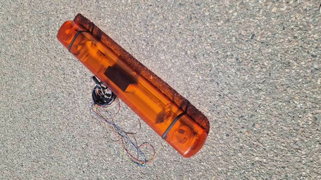 Varsellysbjelke – Puente Serie 3000 (12V / 24V - Motorszállító utánfutó: 1 kép. Varsellysbjelke – Puente Serie 3000 (12V / 24V - Motorszállító utánfutó: 1 kép.