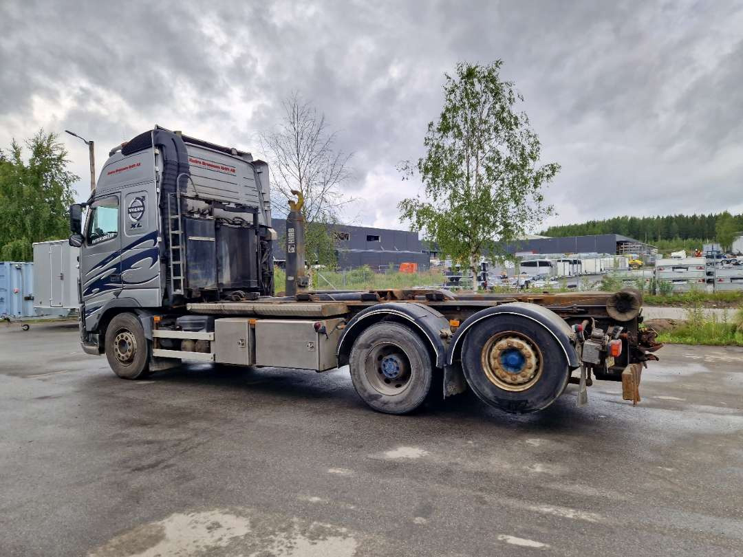 Volvo FH6X2-Krokbil med hydraulisk brøyteutstyr - Horgos rakodó teherautó: 2 kép. Volvo FH6X2-Krokbil med hydraulisk brøyteutstyr - Horgos rakodó teherautó: 2 kép.