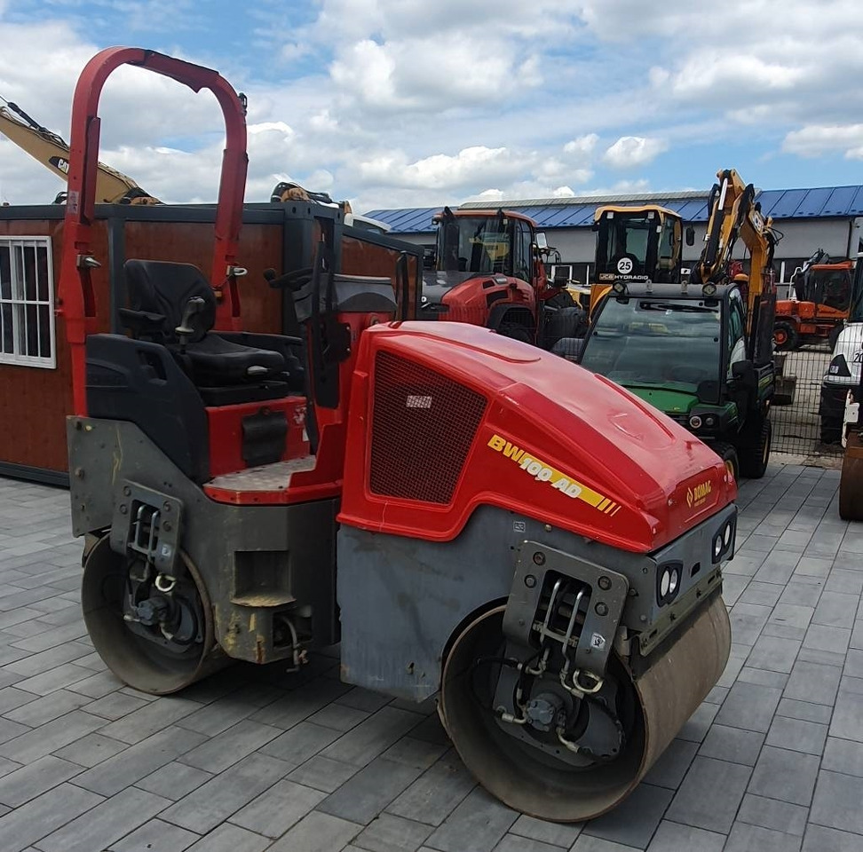 Bomag BW 100 AD-5 - Úthenger: 4 kép. Bomag BW 100 AD-5 - Úthenger: 4 kép.