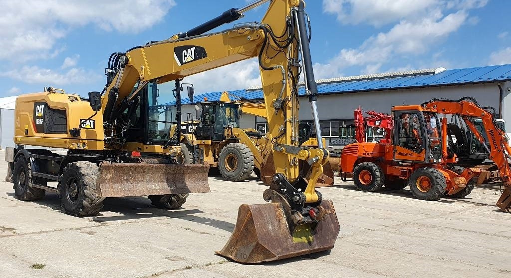 CAT M316F - Gumikerekes kotró: 1 kép. CAT M316F - Gumikerekes kotró: 1 kép.